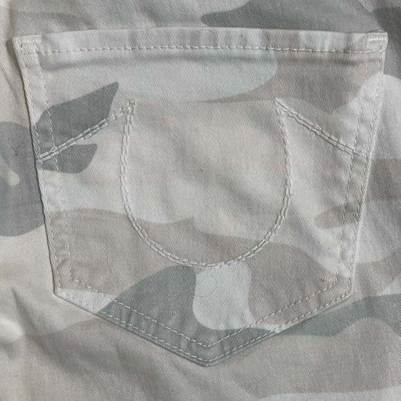 True Religion White/Grey/Tan Camo Brisbane Skinny Utility style - Size 26 - Picture 6 of 11